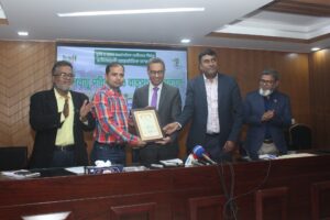 রাজধানীর ২৮জন মানুষ একটি গাছের ওপর নির্ভরশীল